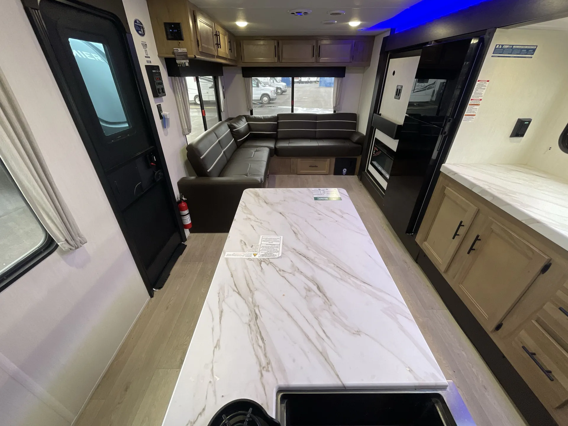 2025 Forest River Cherokee Grey Wolf 27LH — living area main