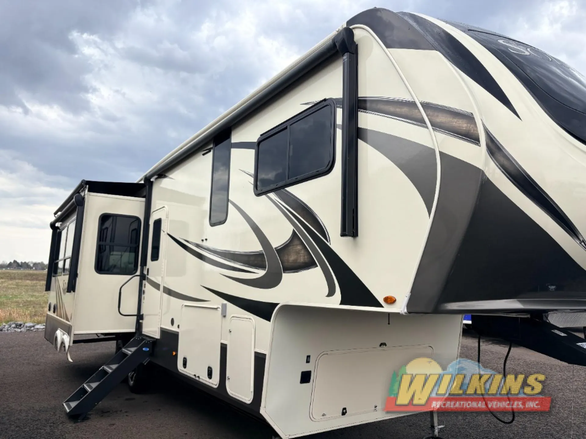 2021 Grand Design Solitude S-Class 2930RL - Photo 2