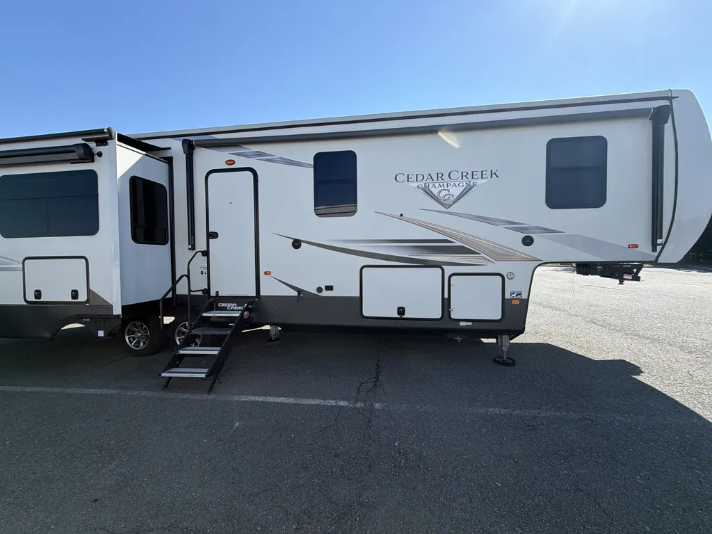2022 Forest River Cedar Creek Champagne Edition 38EL, Photos photo 5