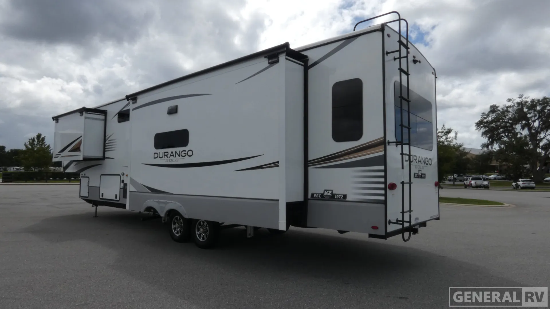 2023 KZ Durango Gold G383RLQ - Photo 4