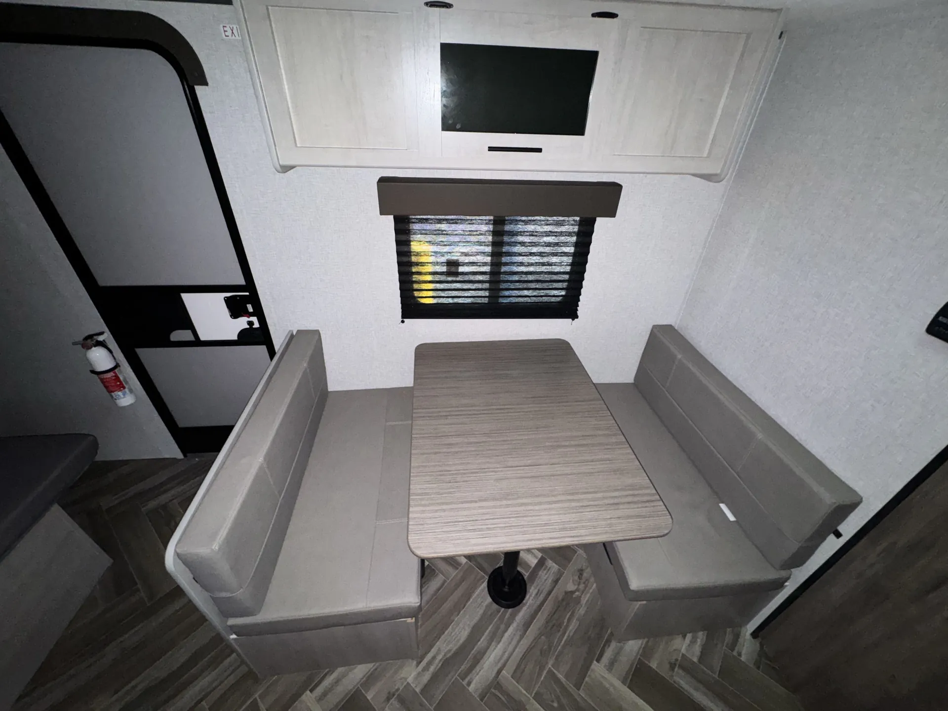 2025 crossroads Zinger 18RB — living area main