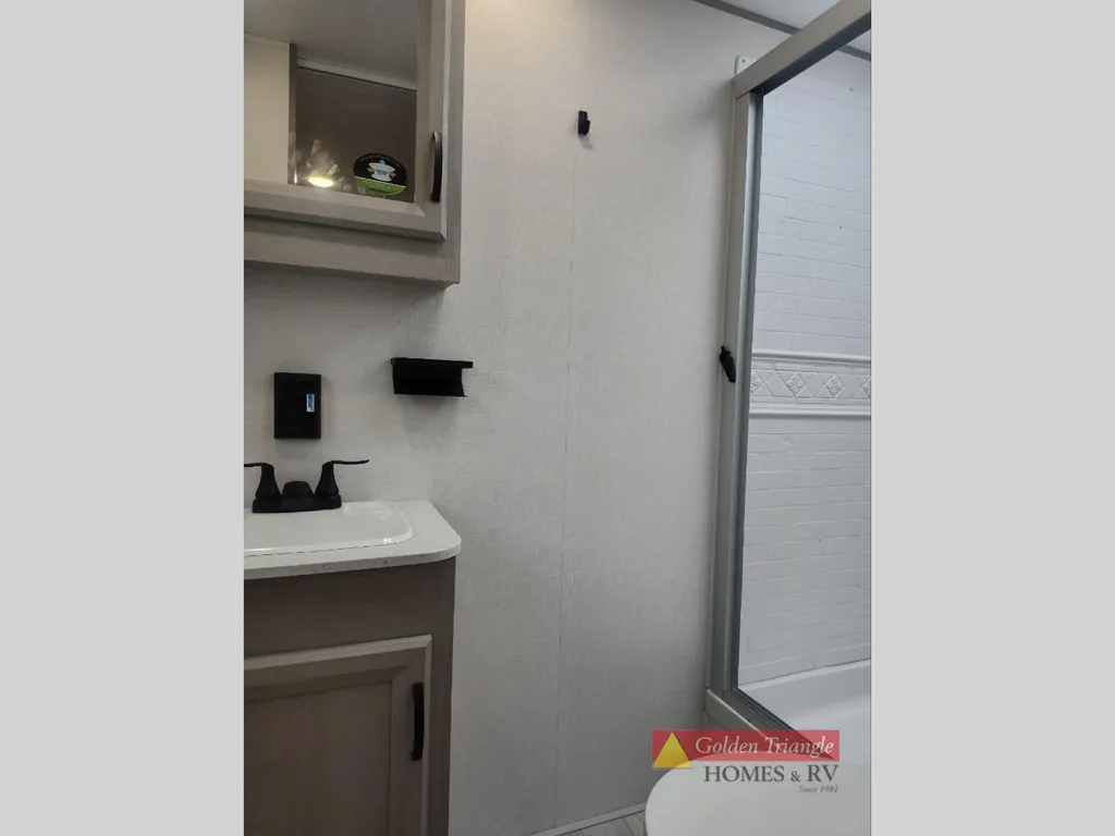 2027 Coachmen Catalina Legacy Edition 333DBDSCK, Photos photo 13
