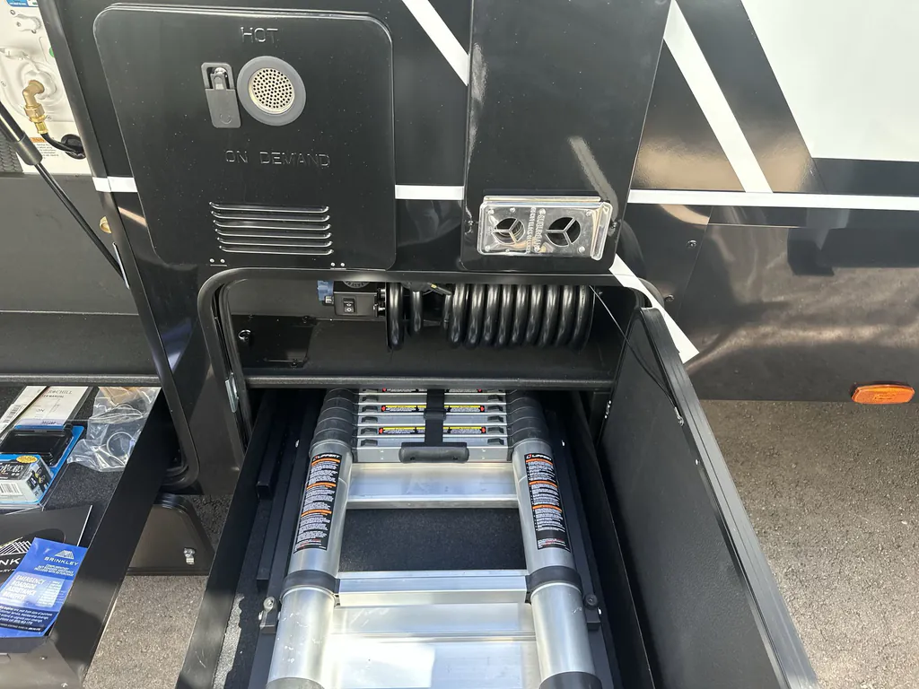 2026 Brinkley Model G 4100, Photos photo 4