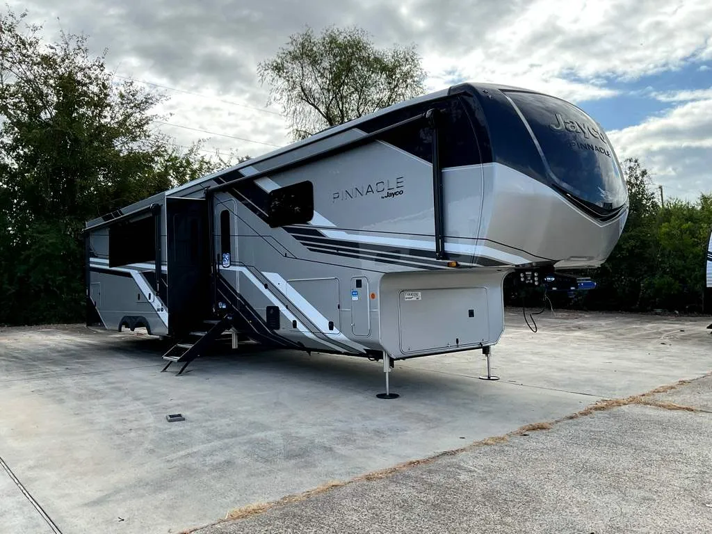 2026 Jayco Pinnacle 38FBRK - Photo 2