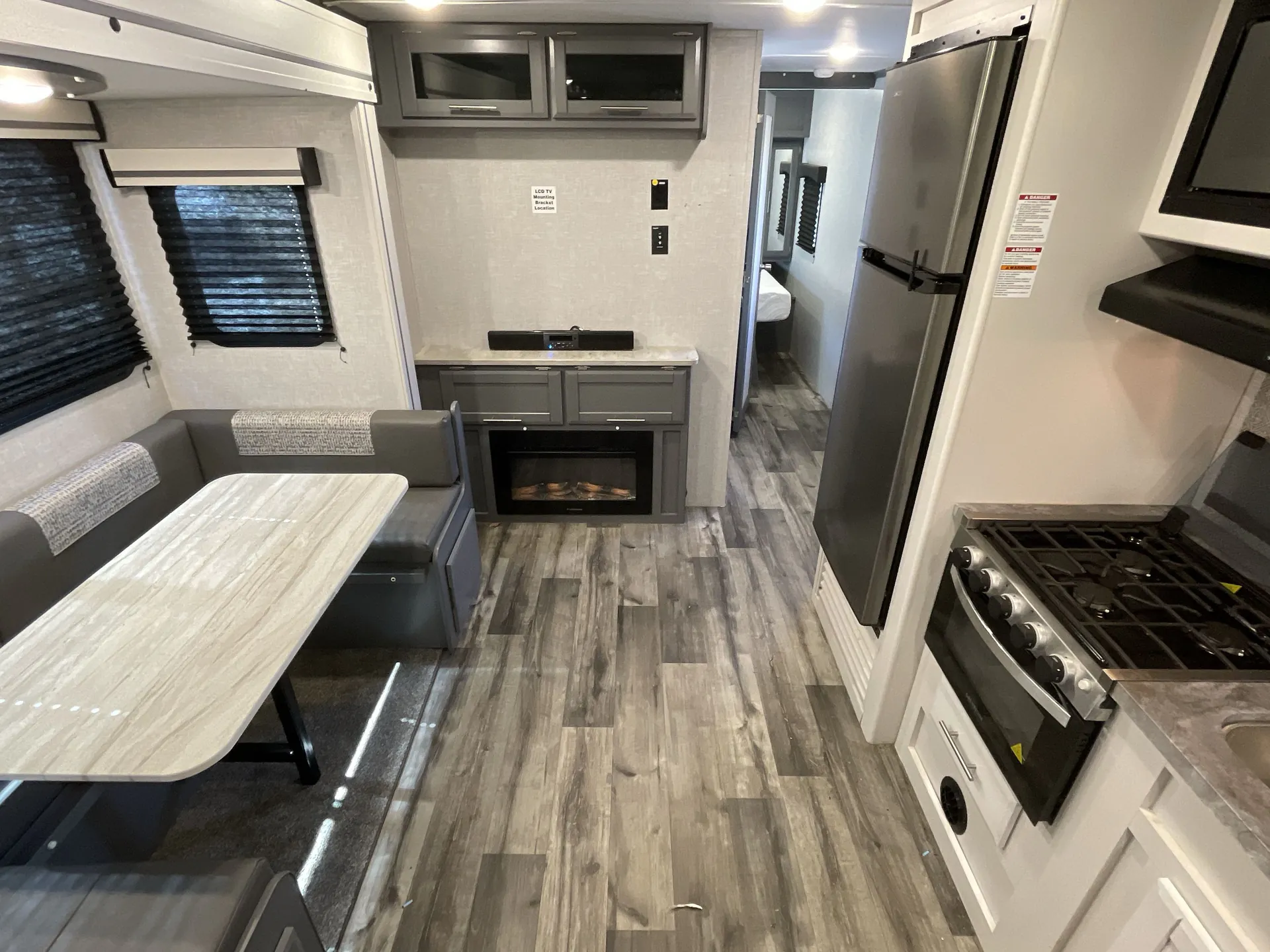 2022 CrossRoads Volante 25RL — living area main