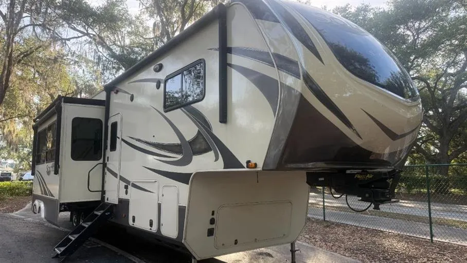 2019 Grand Design Solitude 3740BH - Photo 2