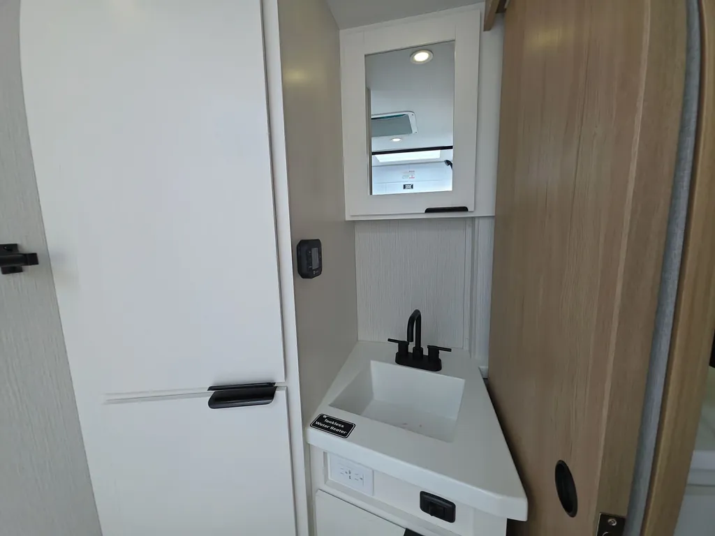 2027 Winnebago Micro Minnie 2108DS, Photos photo 22