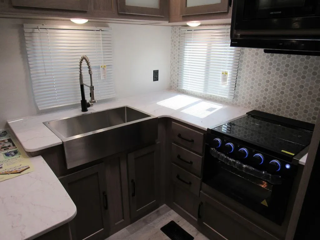 2025 Gulf Stream Conquest 295SBW, Photos photo 18