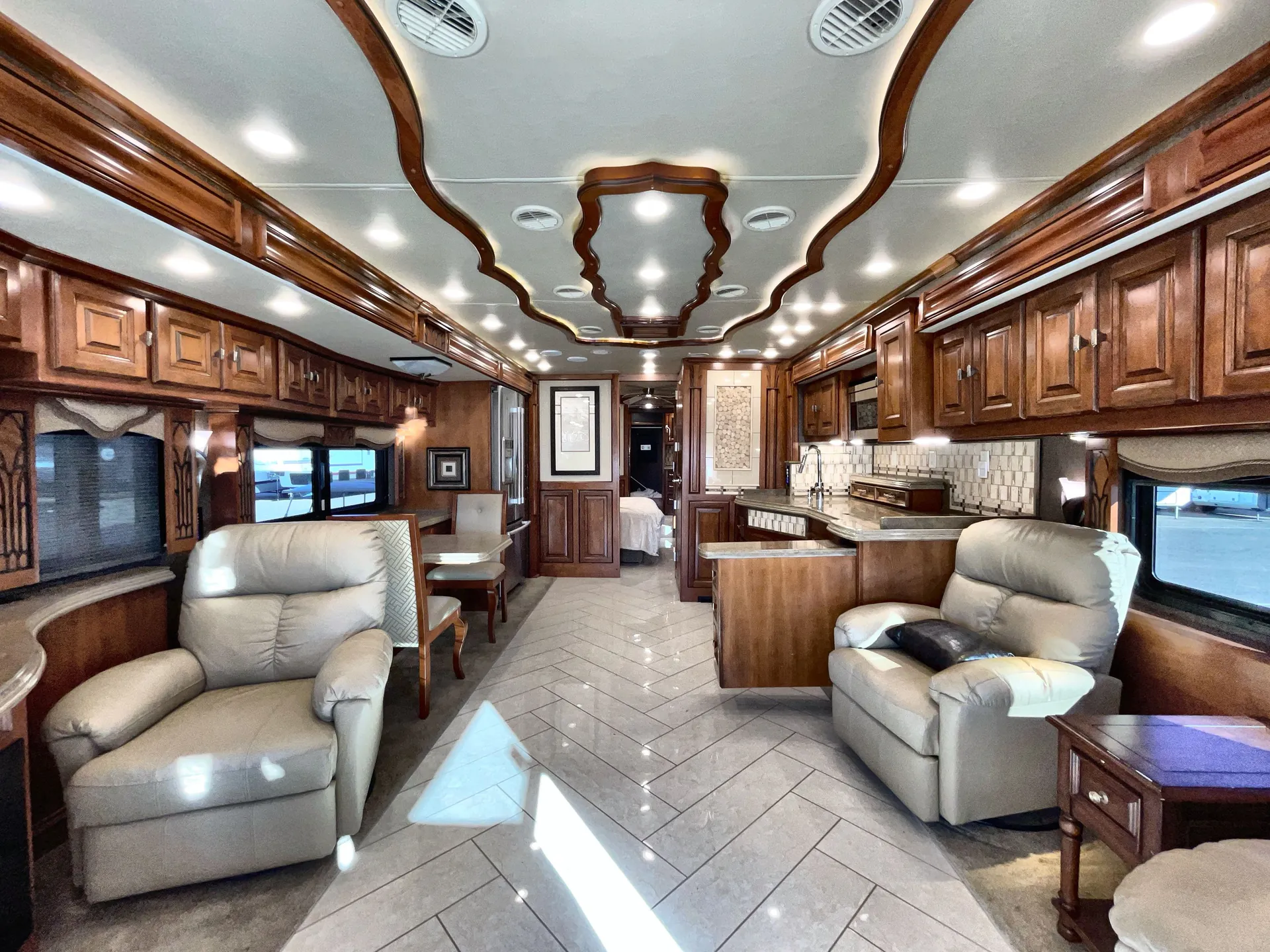 2016 Tiffin Allegro Bus 40 SP — living area main