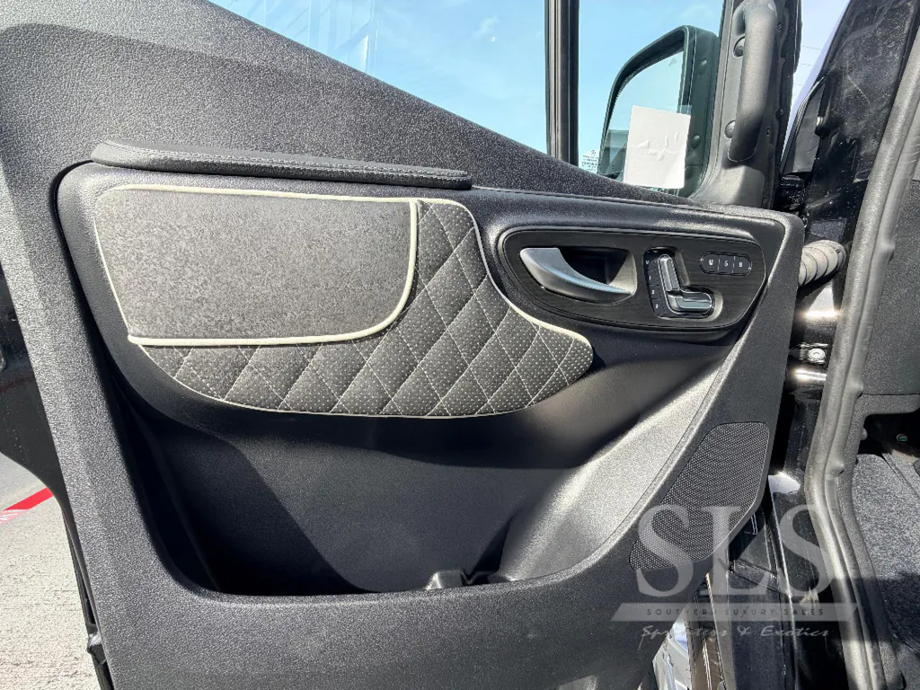 2026 Midwest Automotive Designs Luxe Cruiser D4, Photos photo 15