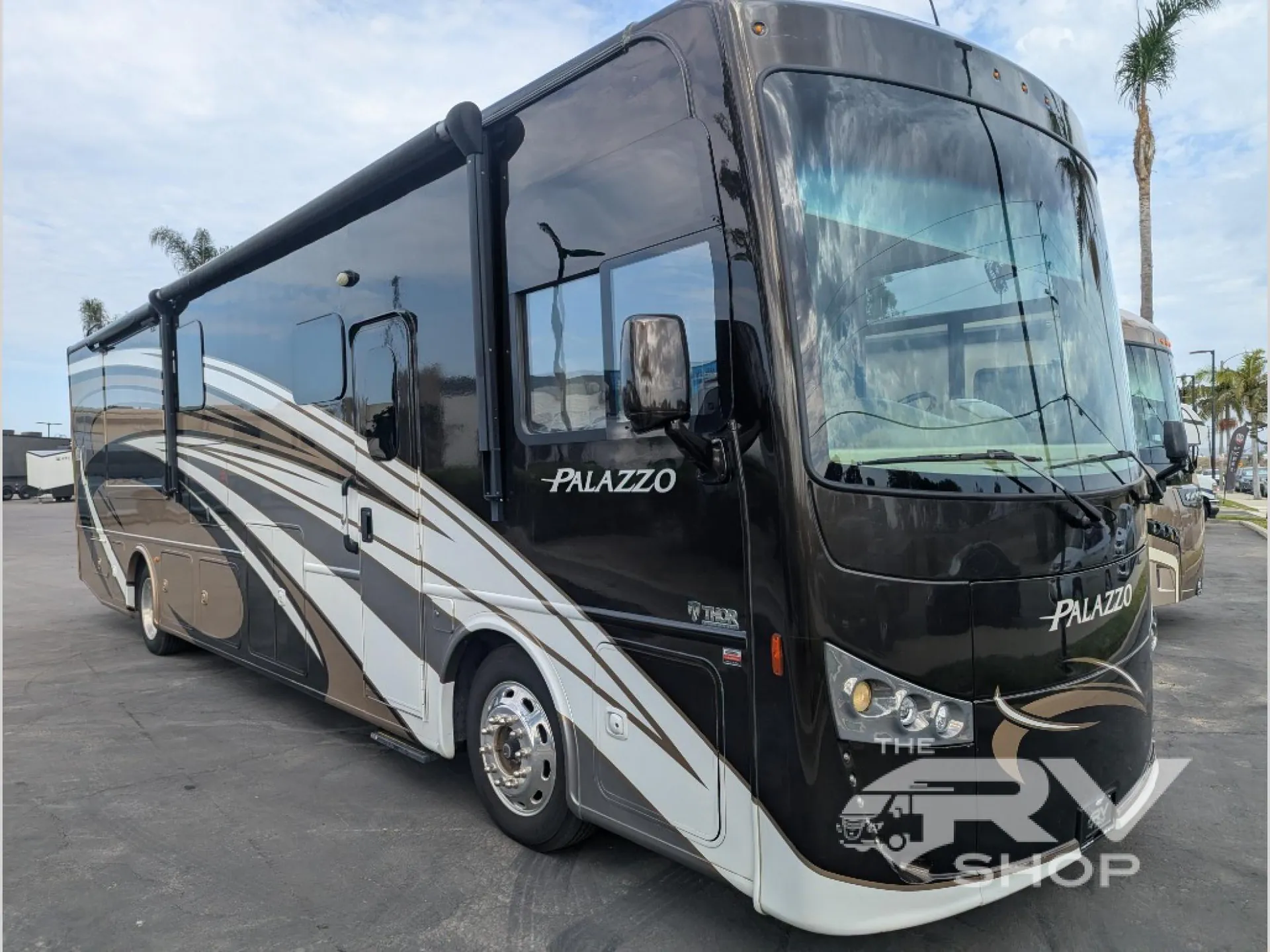 2017 Thor Motor Coach Palazzo 36.3 - Photo 2