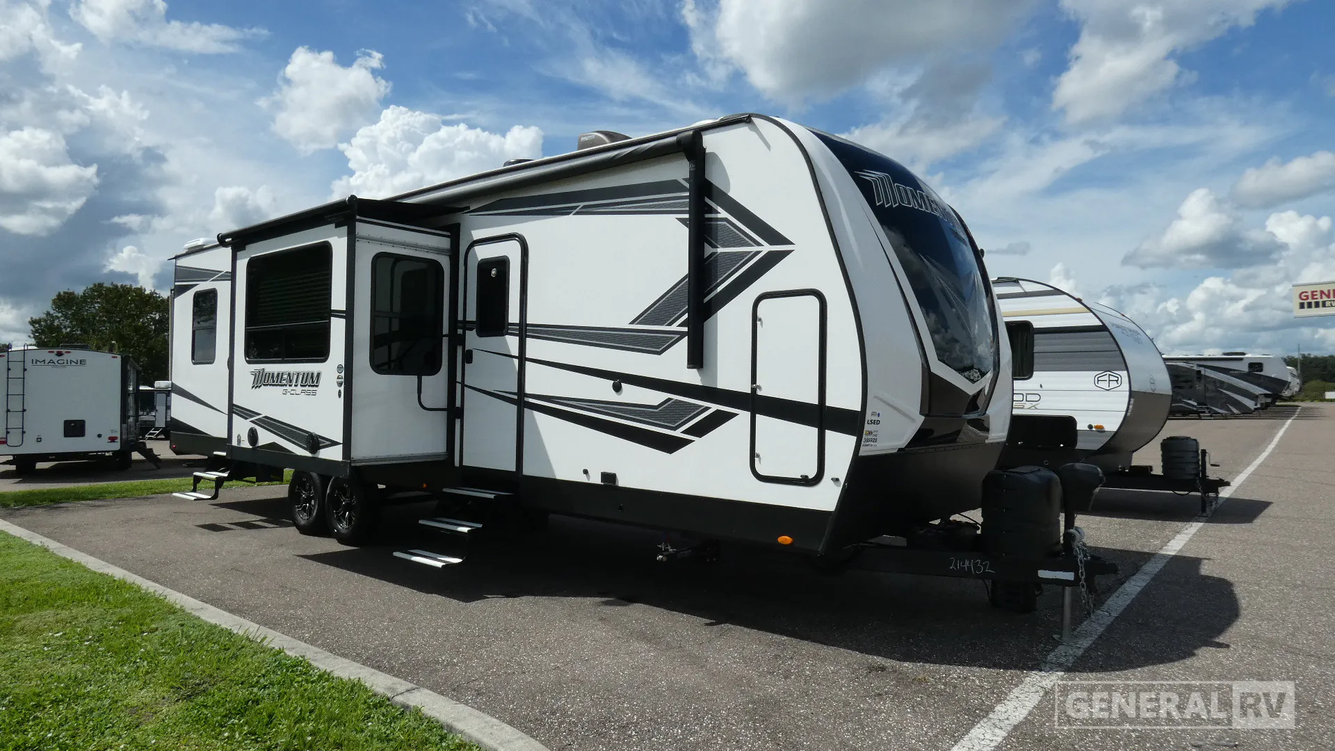 2021 Grand Design Momentum G-Class 31G - Photo 2