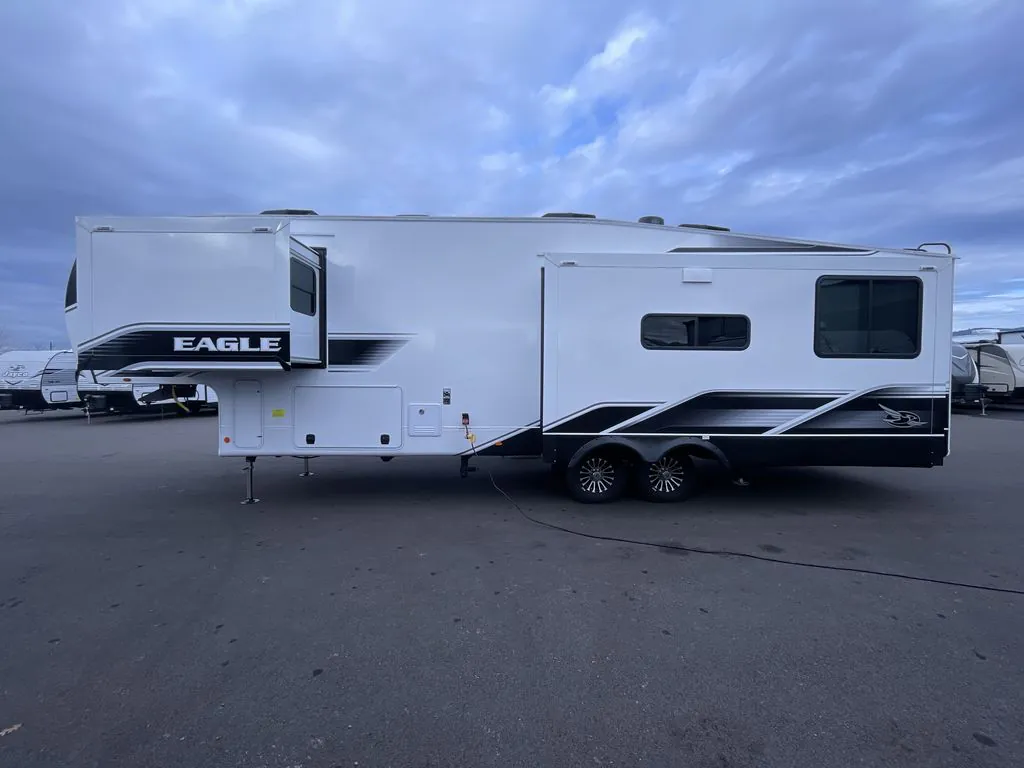 2025 Jayco Eagle 335RDOK - Photo 4