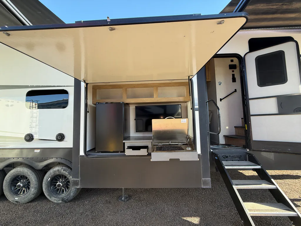 2022 Keystone Raptor 423, Photos photo 12