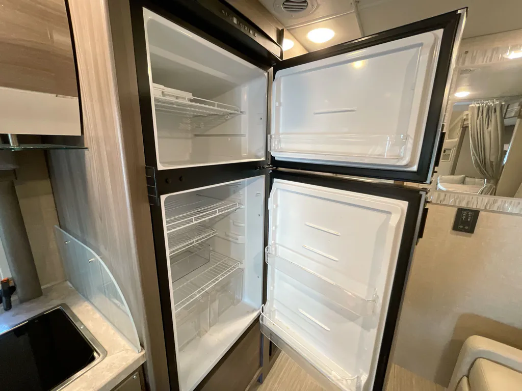 2023 Thor Motor Coach Tiburon 24FB, Photos photo 5