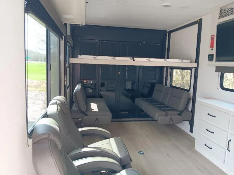 2026 Grand Design Momentum G-Class 27G - Photo 3