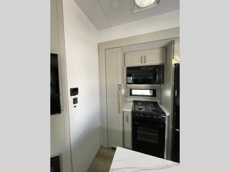 2026 Brinkley Model G 4000, Photos photo 41