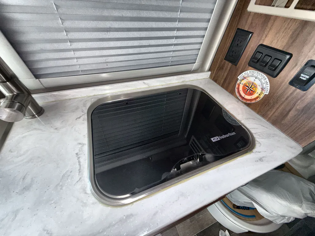 2022 Winnebago Travato 59G, Photos photo 10