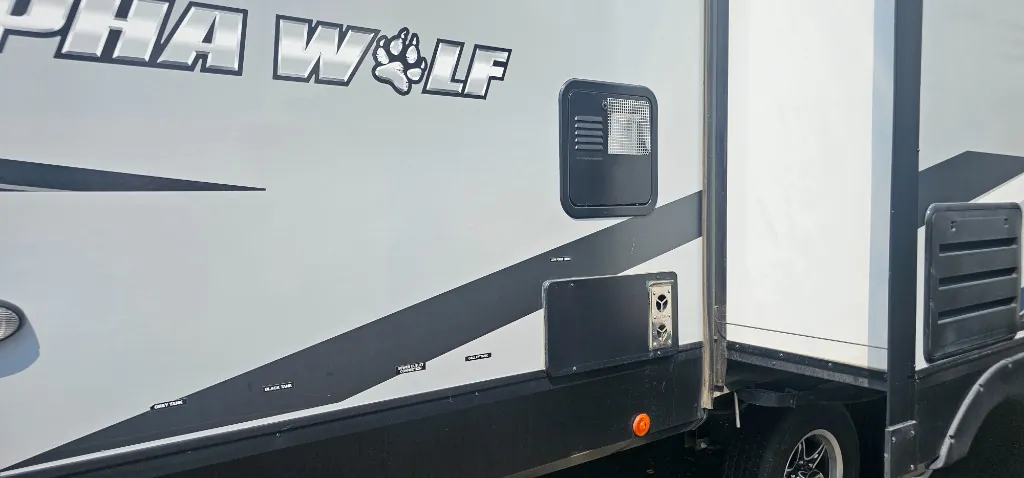 2021 Forest River Cherokee Alpha Wolf 26RL-L, Photos photo 10