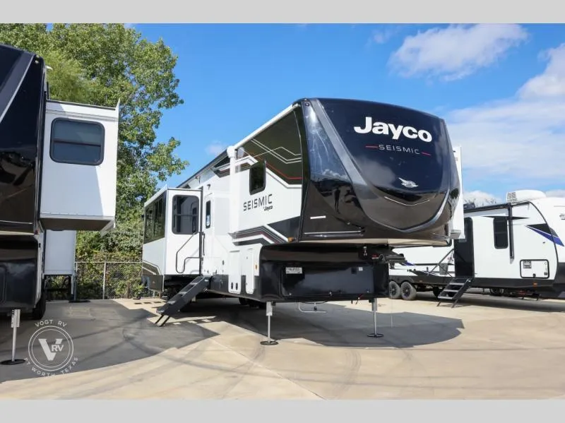2026 Jayco Seismic 395 - Photo 2