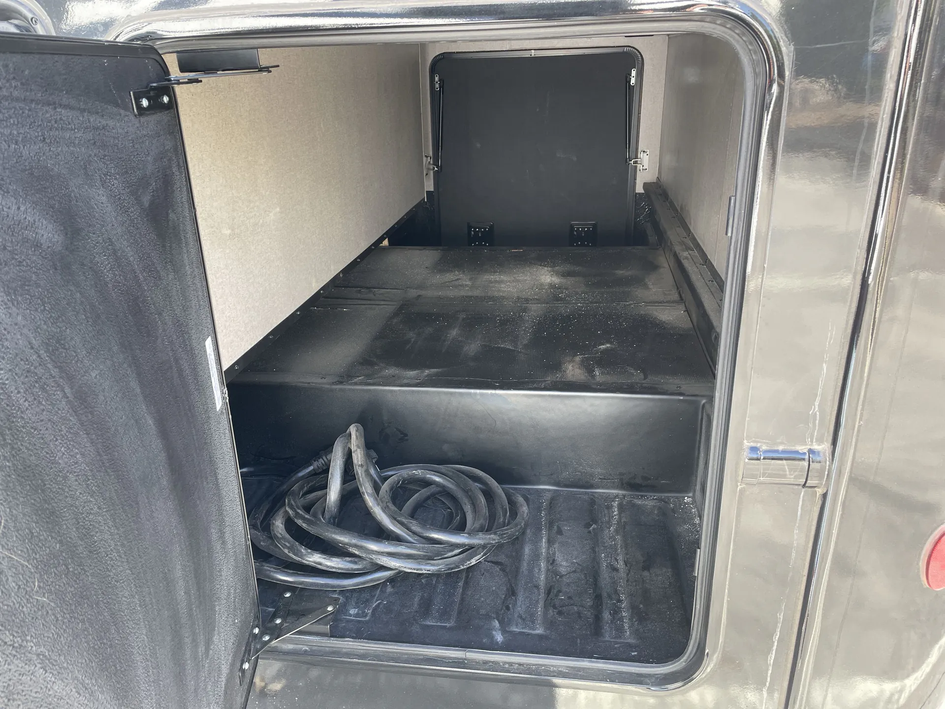 2024 Thor Motor Coach Magnitude LV35 — living area main