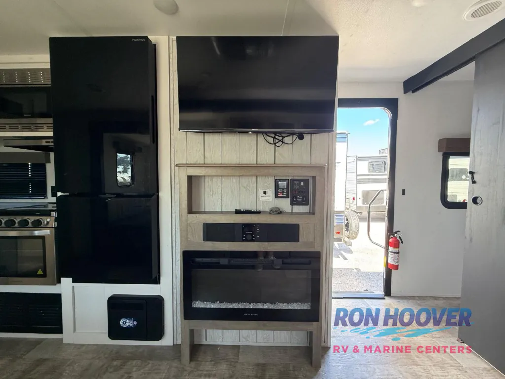 2025 Palomino Puma 337BH, Photos photo 10