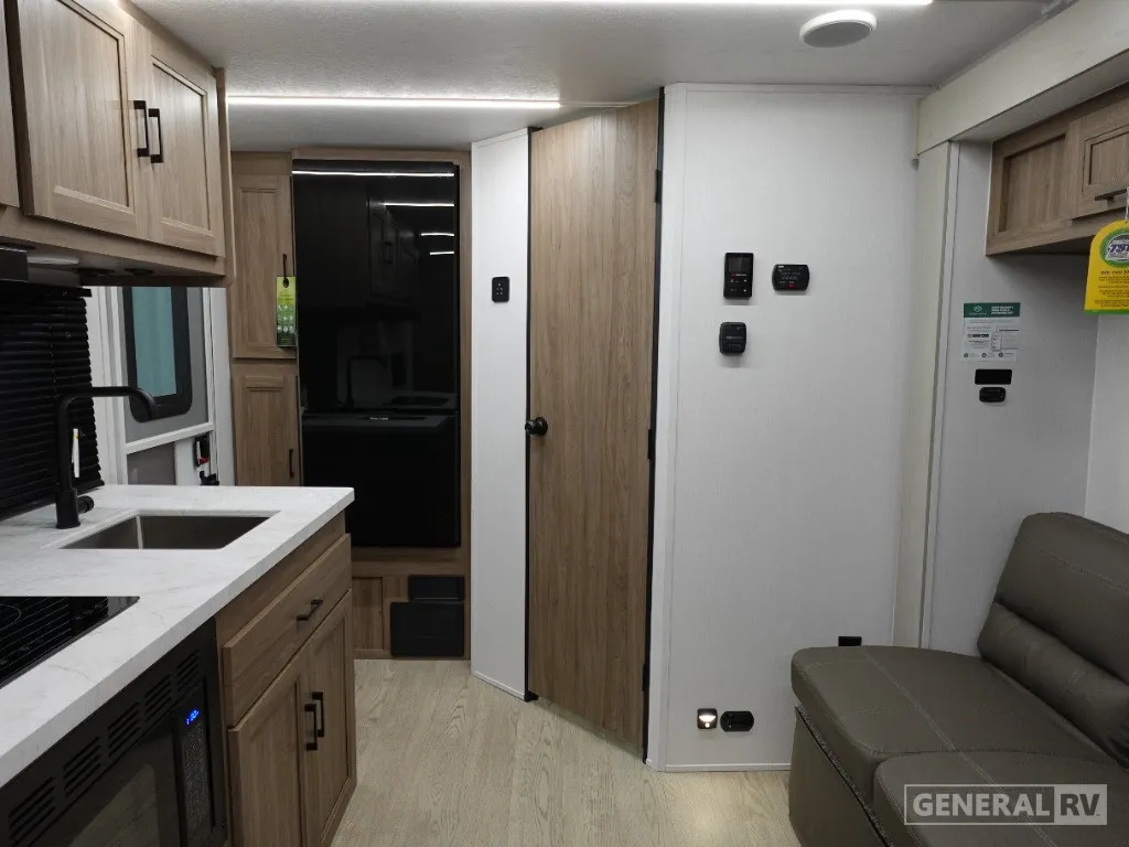 2026 Coachmen Freedom Express Select 19SE - Photo 3