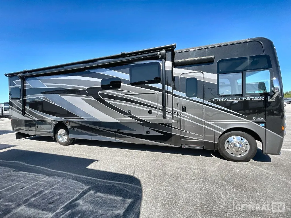 2023 Thor Motor Coach Challenger 37FH - Photo 2