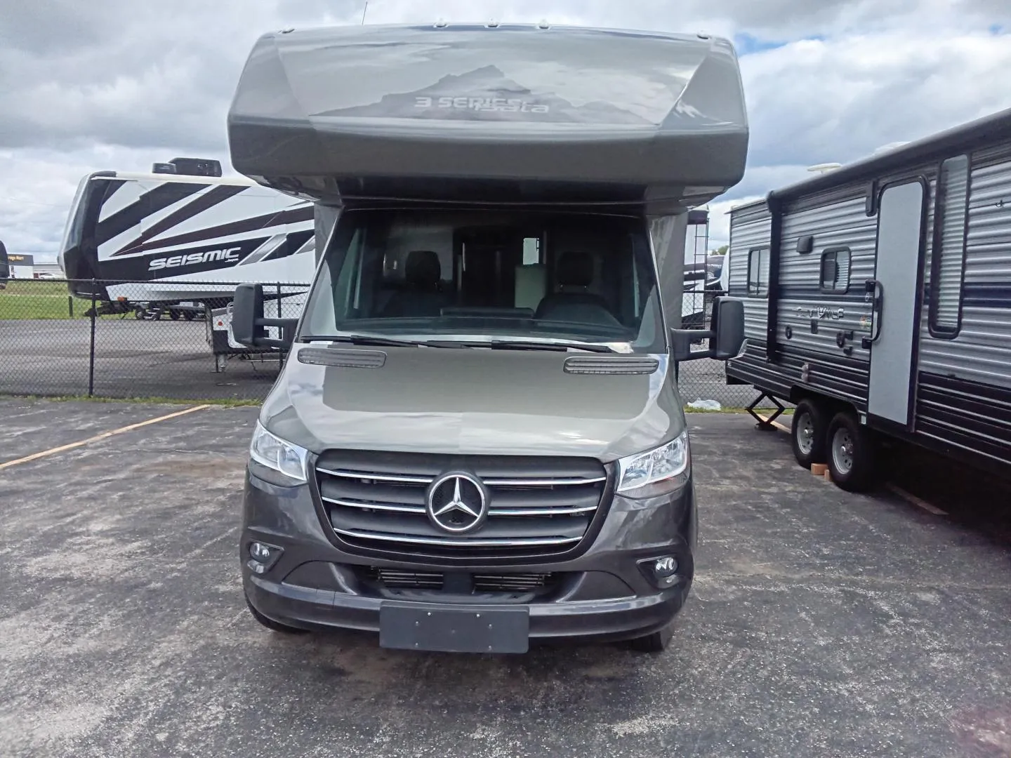 2024 Dynamax ISATA 3 34FWSFXM - Photo 3