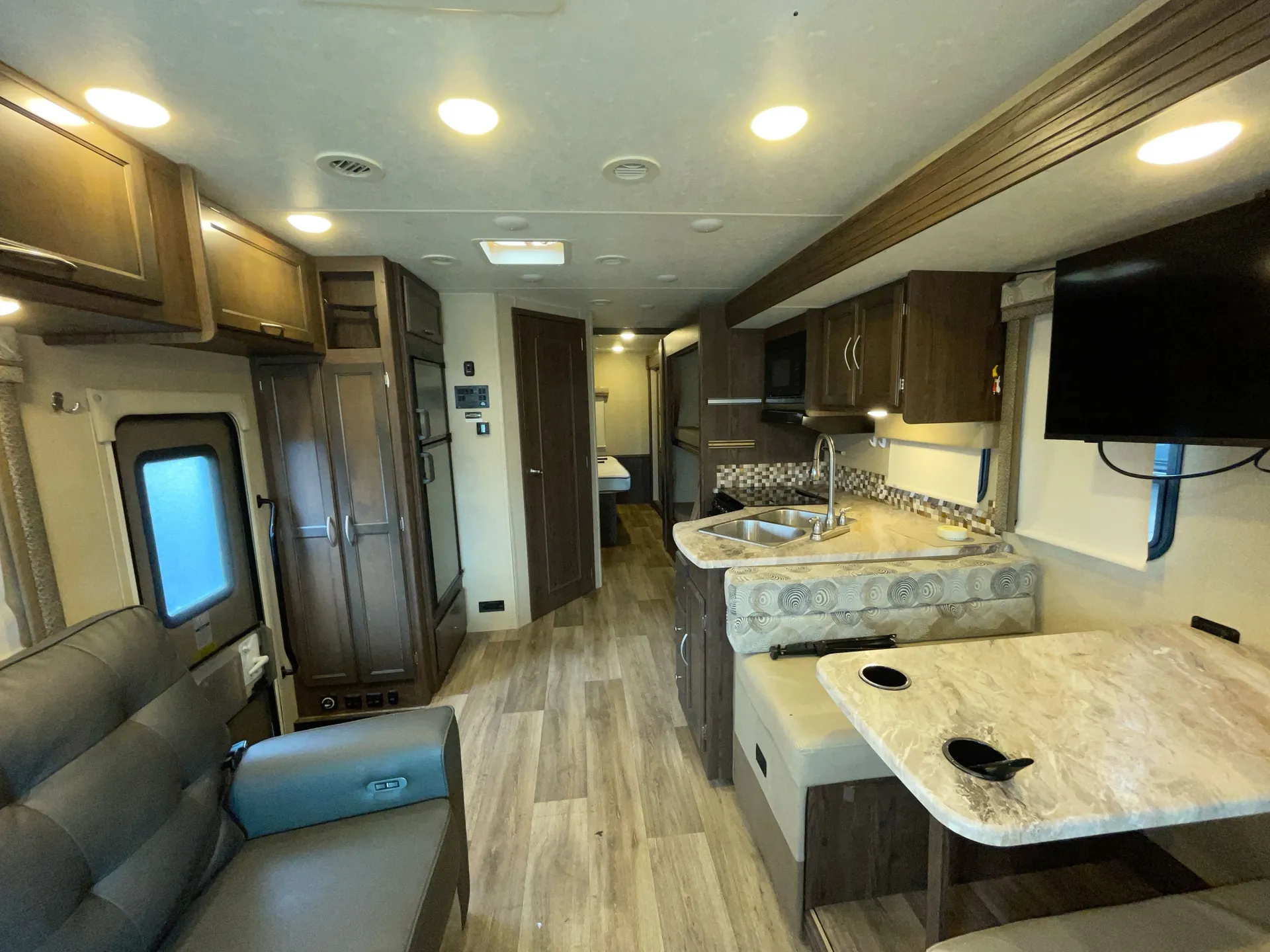 2019 Coachmen Pursuit 31BH — living area main