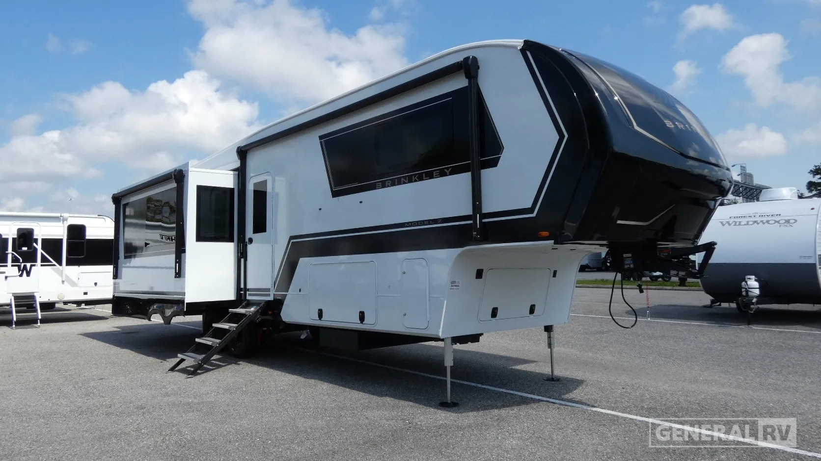 2027 Brinkley Model Z 3200 - Photo 2