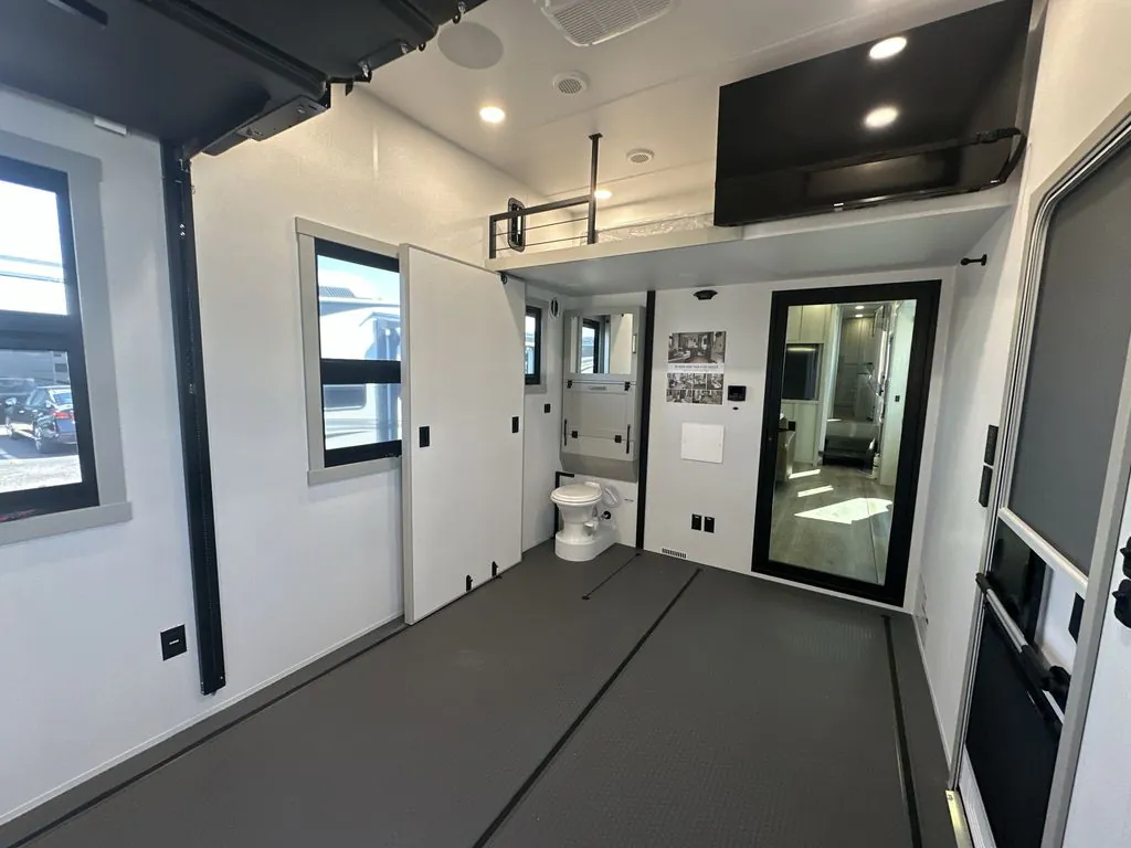 2026 Brinkley Model G 3950, Photos photo 12