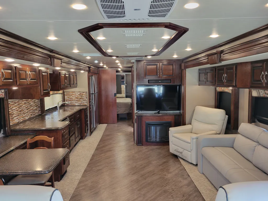 2018 Fleetwood Pace Arrow LXE 38F, Photos photo 8