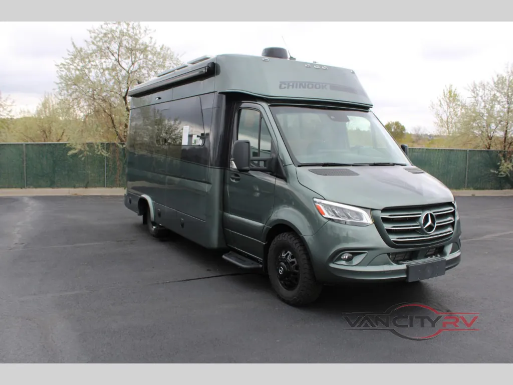 2025 Chinook RV Summit SS, Photos photo 9