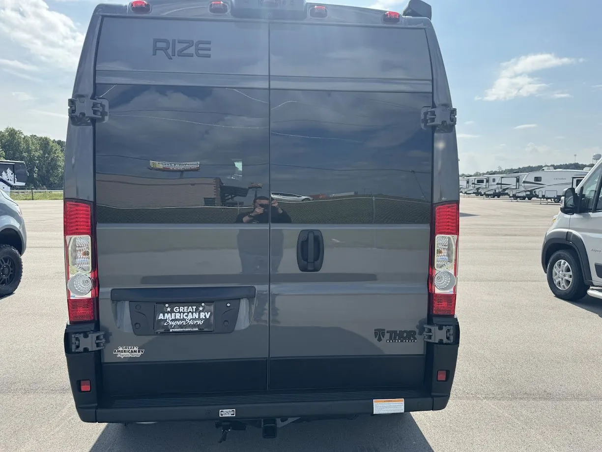 2026 Thor Motor Coach Rize 18M - Photo 4
