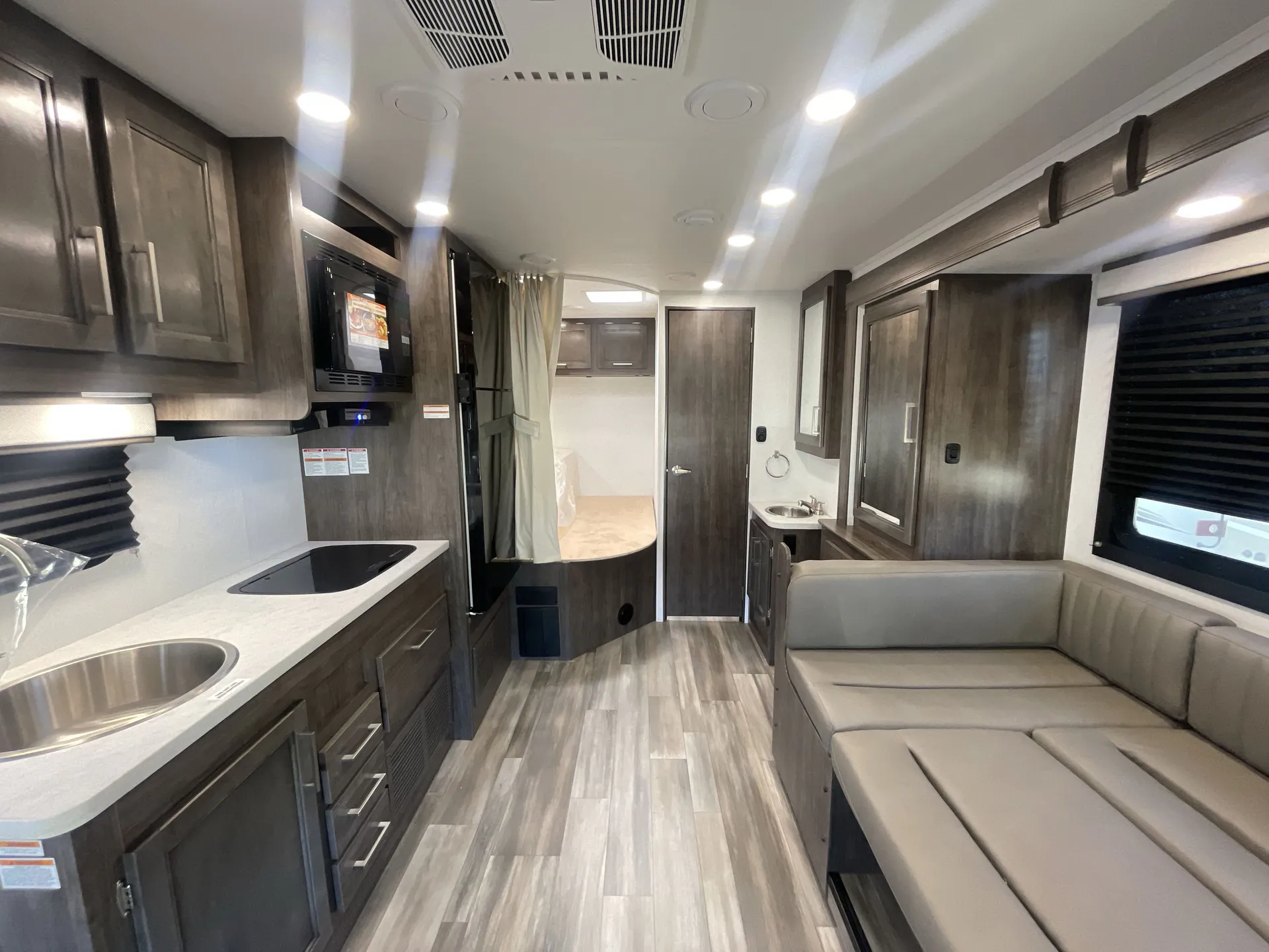 2026 entegra coach Odyssey Se 22A - Photo 3