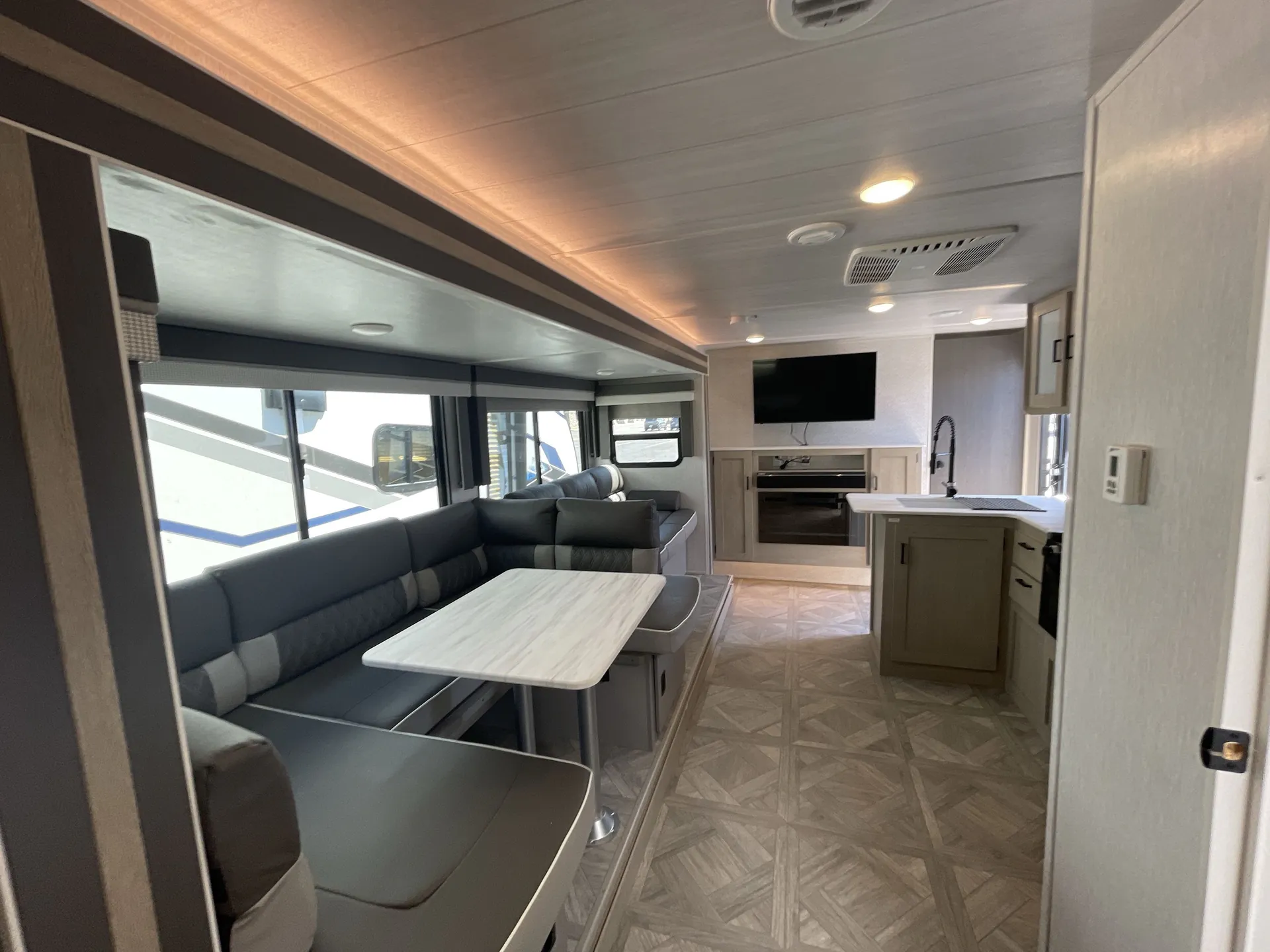 2023 Forest River Wildwood 273QBXL — living area main
