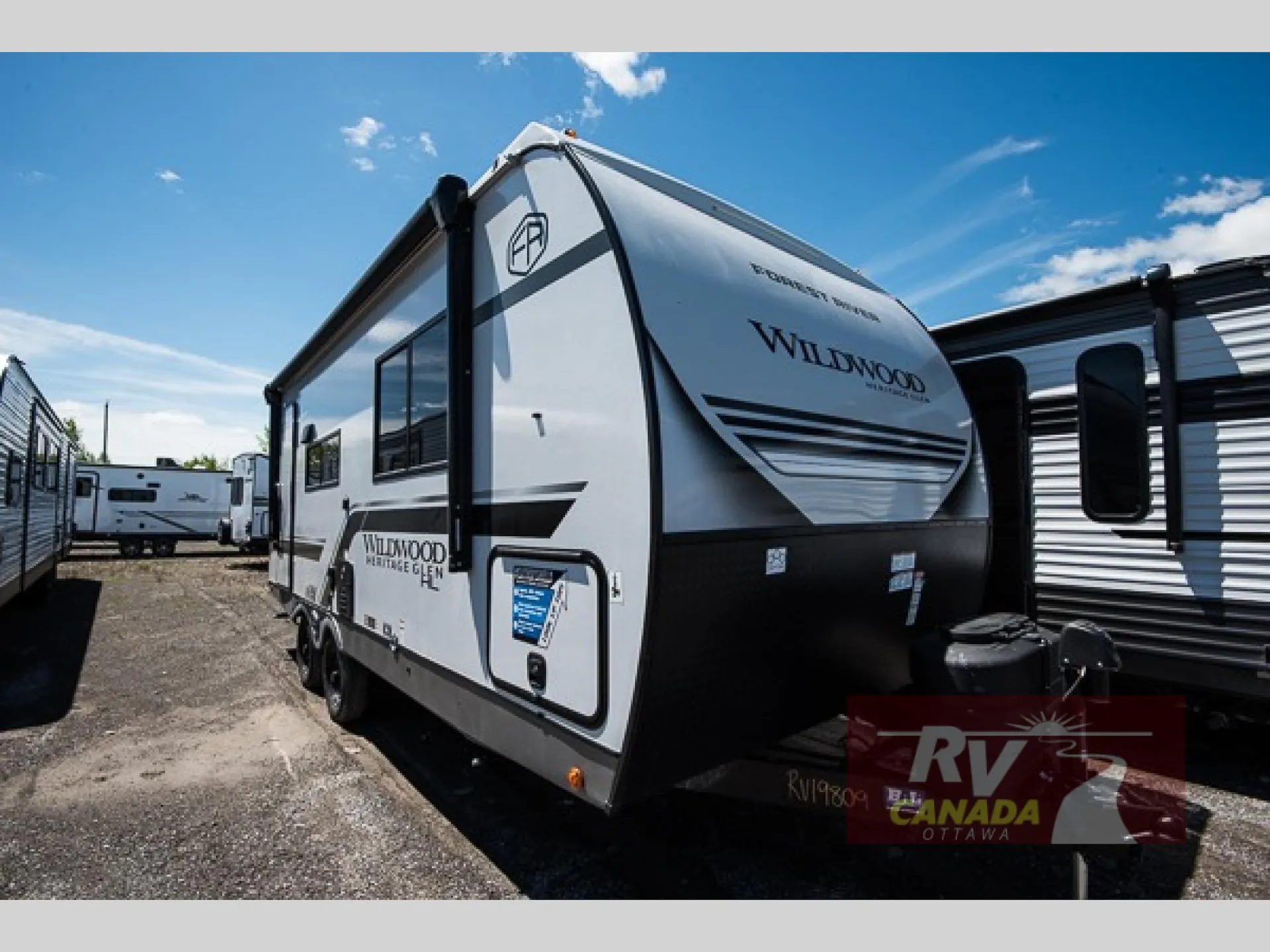 2026 Forest River Wildwood Heritage Glen Hyper-Lyte 21RBHL dealer photo 1 from RV Canada Ottawa