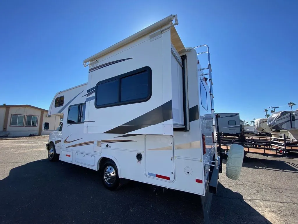 2014 Forest River SUNSEEKER 2250S - Photo 3