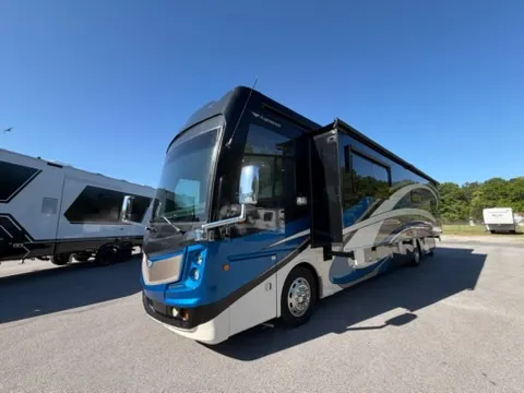 2017 Fleetwood Discovery 40E - Photo 3