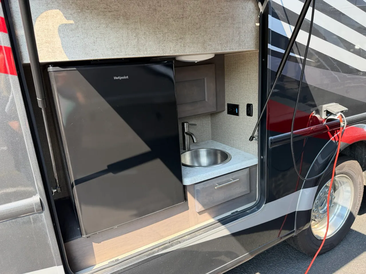 2021 Thor Motor Coach Magnitude SV34 - Photo 4