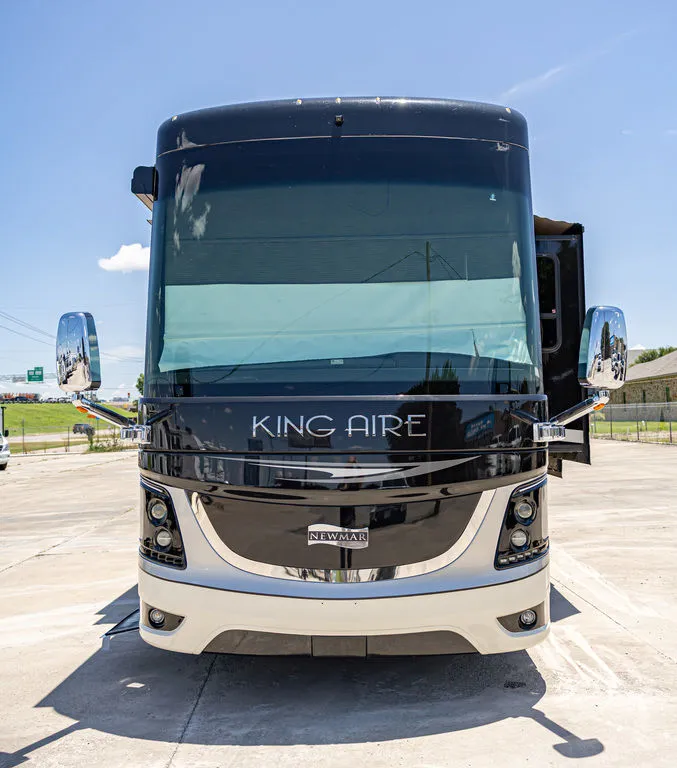 2017 Newmar King Aire 4584 - Photo 3