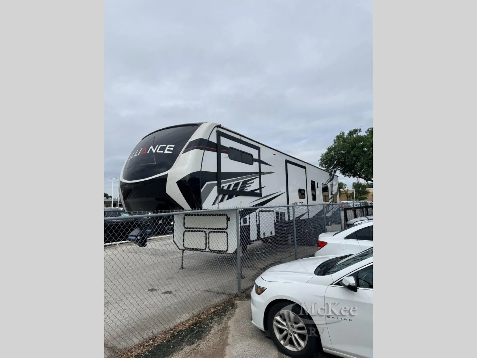 2021 Alliance RV Valor 36V11 - Photo 3