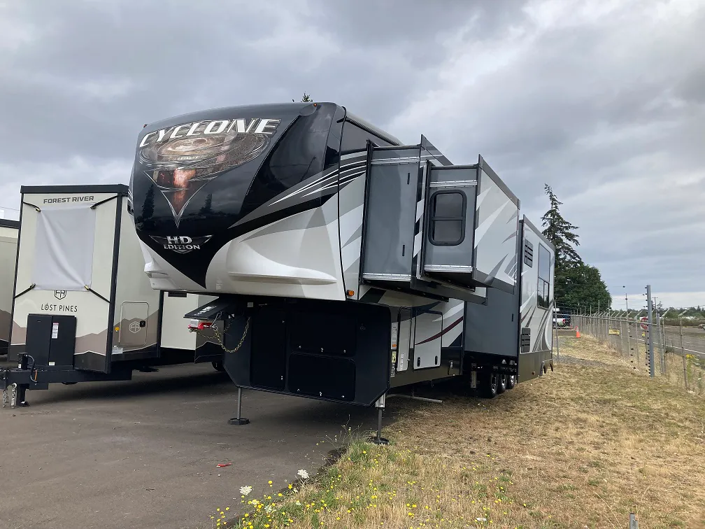 2020 Heartland Cyclone CY 4007 - Photo 3