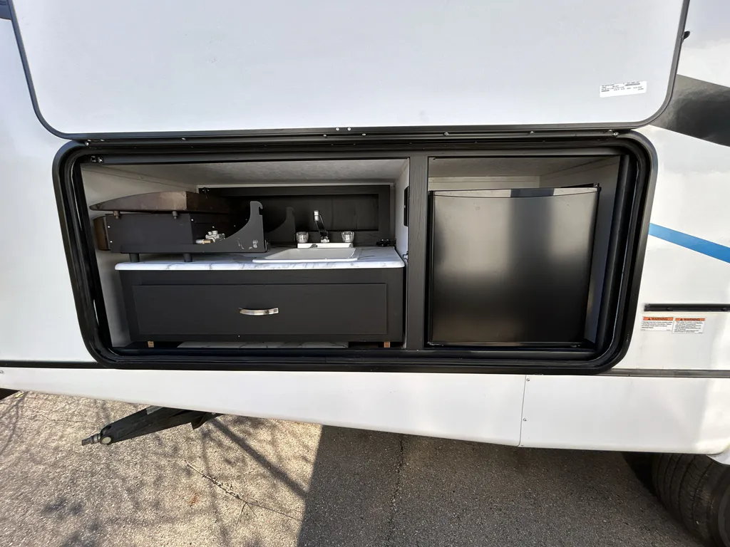 2023 Coachmen Freedom Express Ultra Lite 274RKS, Photos photo 14