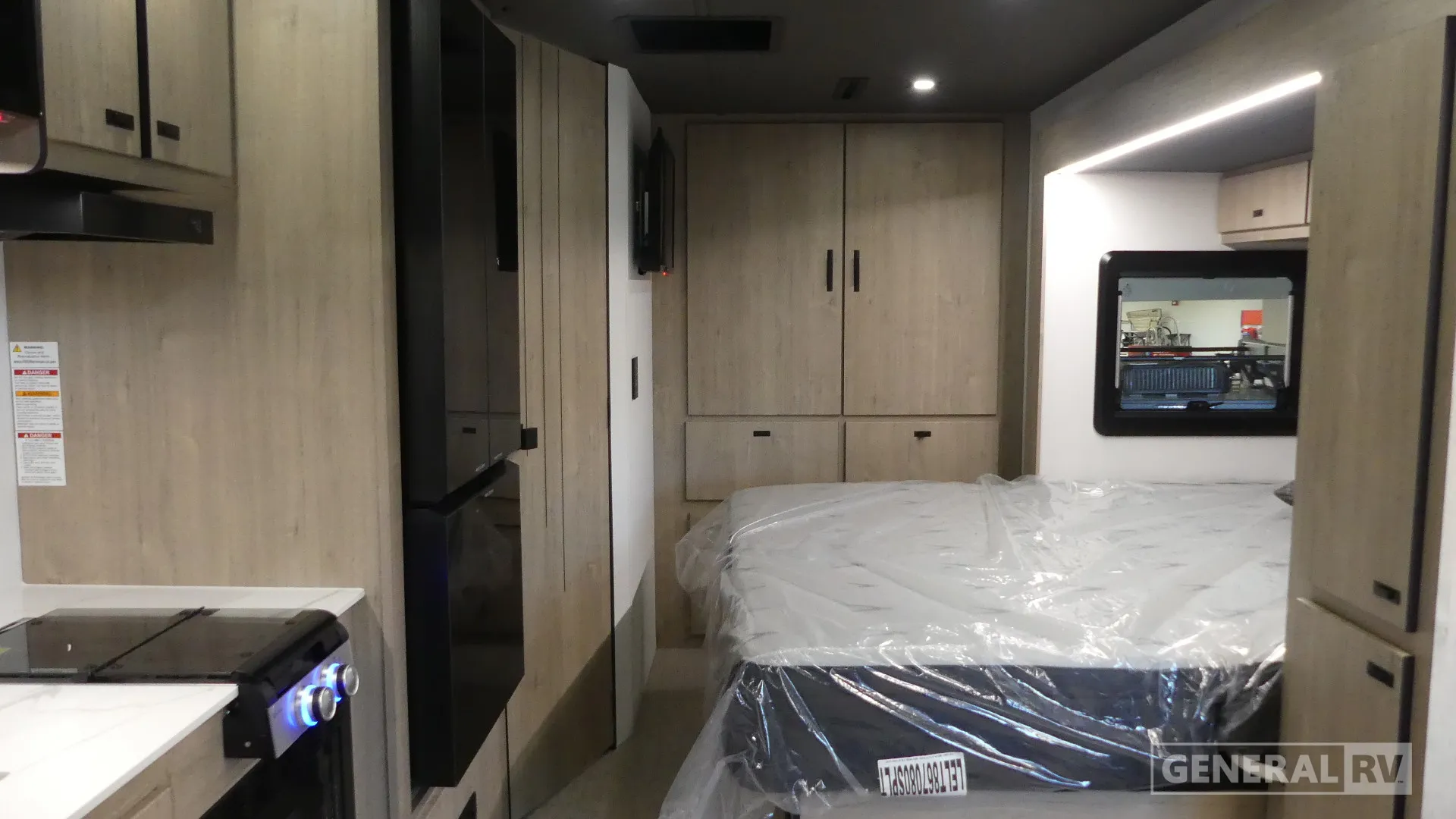 2026 Grand Design Lineage Series M 25FW - Photo 3