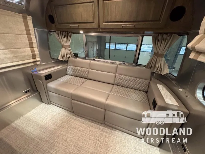 2026 Airstream Classic 30RB - Photo 4