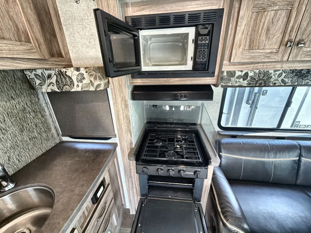 2022 Forest River Cherokee 304RK, Photos photo 11