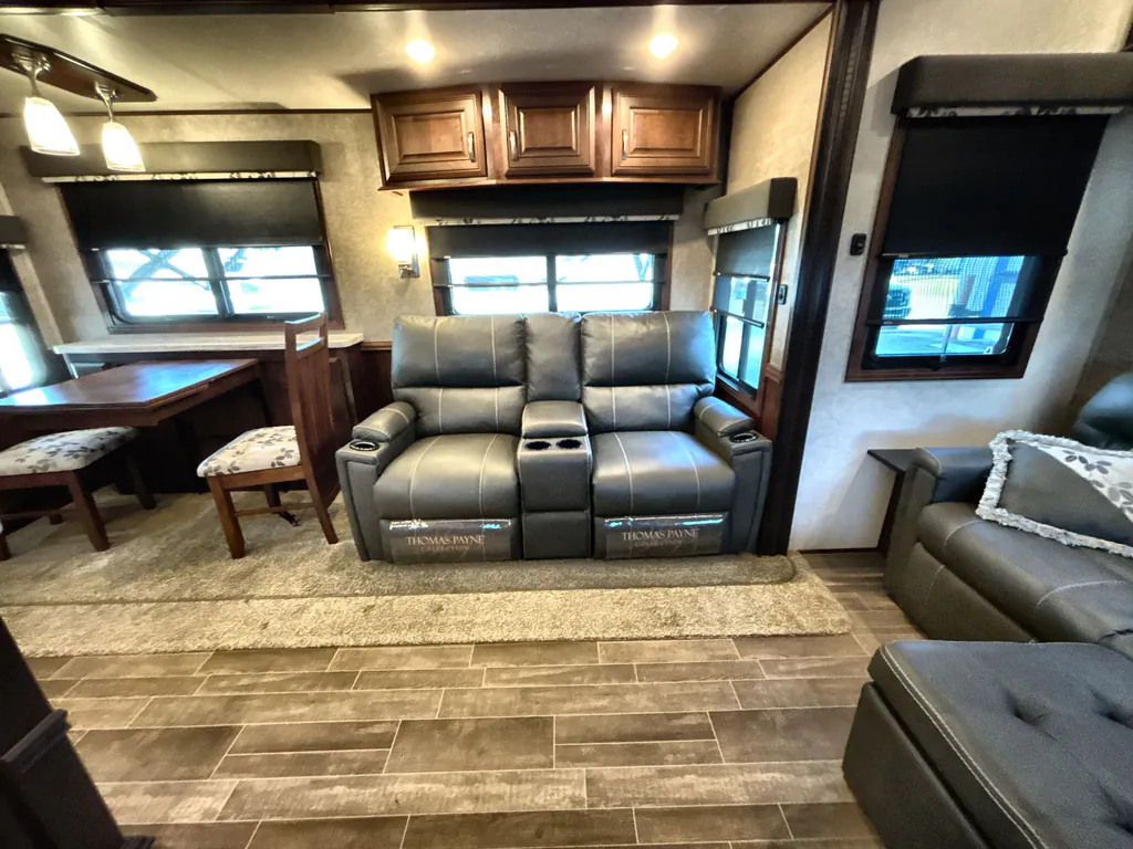 2018 Jayco Pinnacle 36FBTS, Photos photo 3