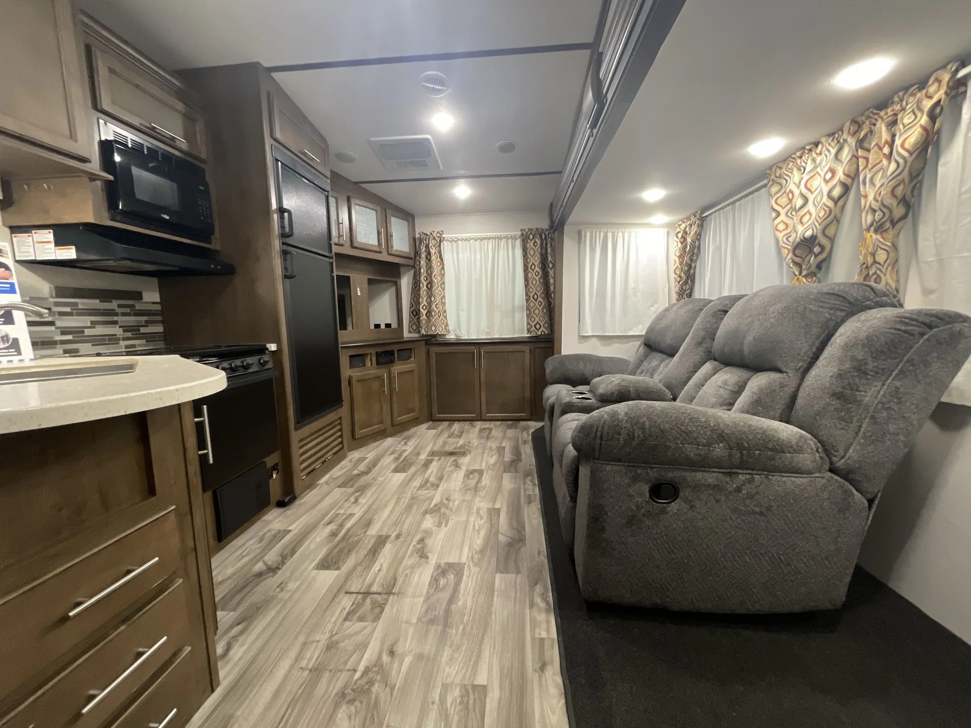 2018 Keystone Cougar Half-Ton 25RES — living area main
